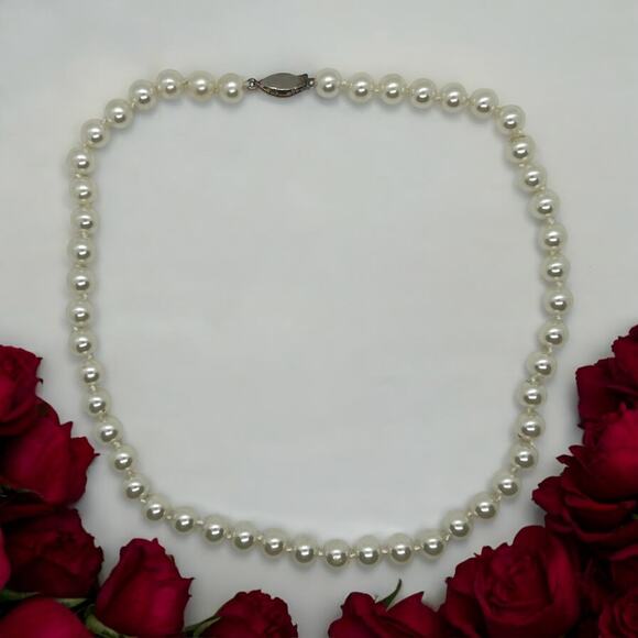 Vintage Faux Pearl Necklace-18''-Knotted-8mm Beads-Filigree Clasp-Bridal-Wedding - Picture 3 of 6